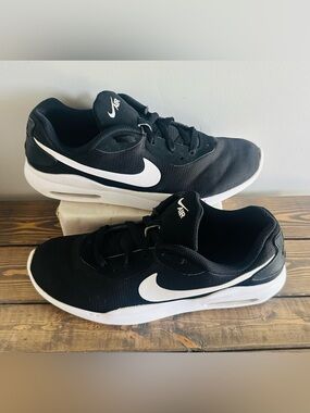 Nike Air Max Oketo Shoes 942838-400 Black/White Women’s 11 or Men’s 9.5